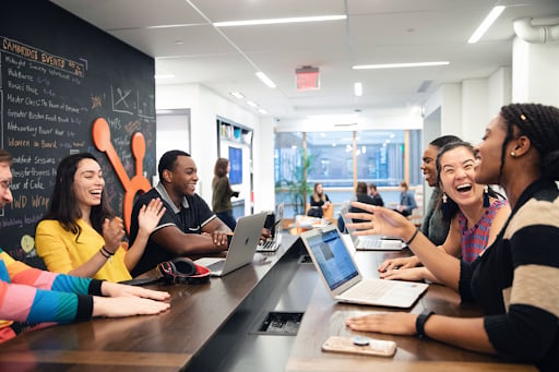 Photo of a meeting in the HubSpot office 