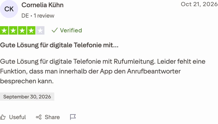 Avis Trustpilot sur Easybell en allemand du 21 octobre 2026, noté 4 sur 5, le qualifiant de bonne solution pour la téléphonie numérique avec transfert d'appel mais soulignant l'impossibilité d'enregistrer une annonce vocale dans l'application
